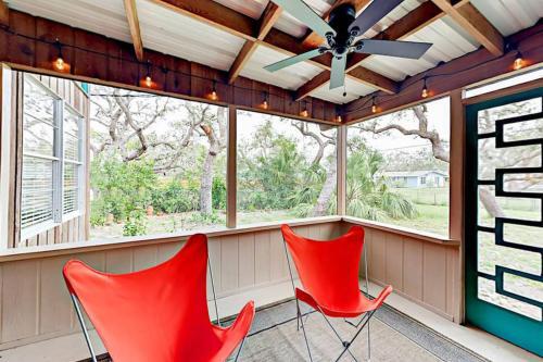 Zin Live Oak Living