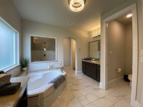 Staycation! In Fabulous Spring,tx 5bd/3.5bth Pool!