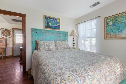 Cottage At Twin Oaks
