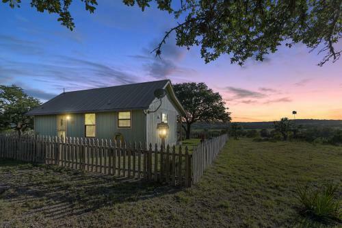 Cottage At Twin Oaks