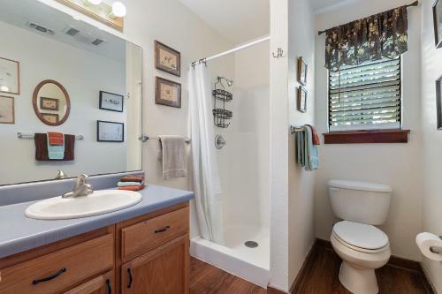 Cottage At Twin Oaks