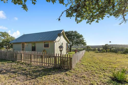 Cottage At Twin Oaks