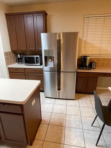 Modern 3br House - Game Room, Office, Backyard