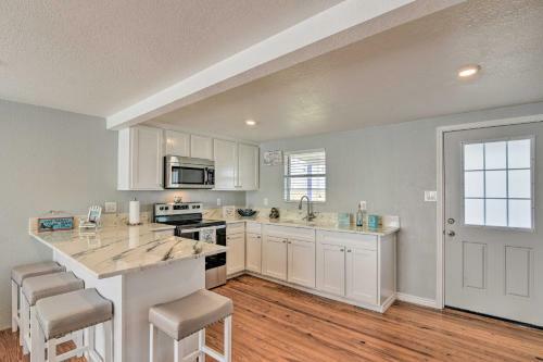 Bright And Breezy Home 4 Blocks To Beach!