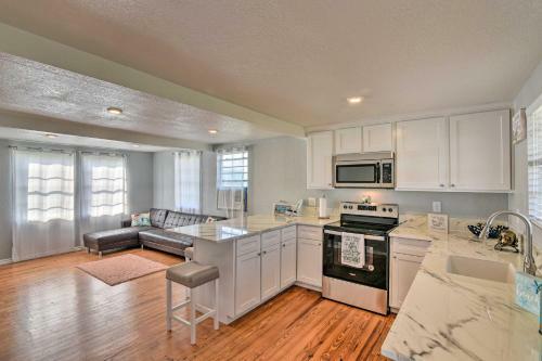 Bright And Breezy Home 4 Blocks To Beach!