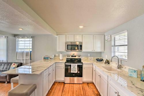 Bright And Breezy Home 4 Blocks To Beach!