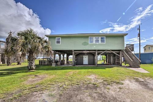 Surfside Beach Hideaway With Private Yard!