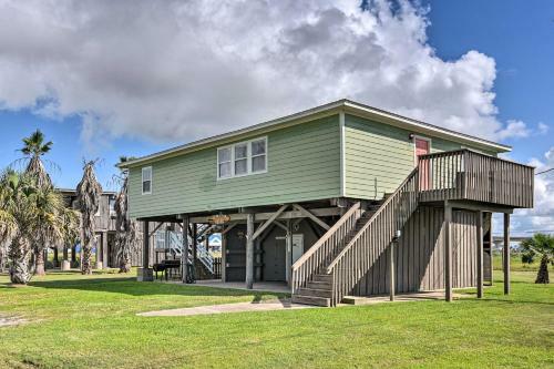 Surfside Beach Hideaway With Private Yard!