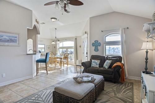 New Stunning Beach House With Grill&views