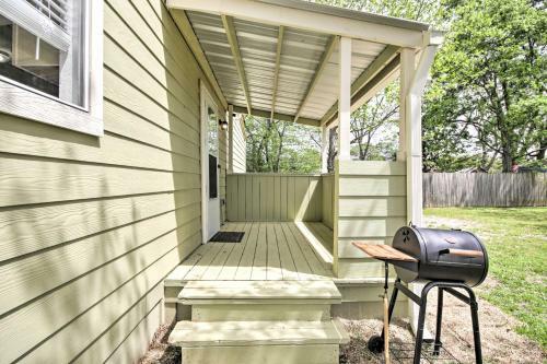 Relaxing Tomball Retreat Walk To Main Street