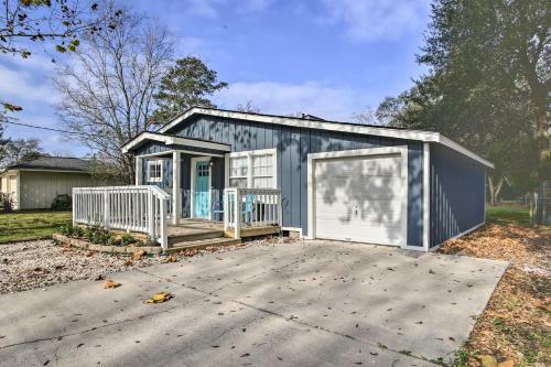 Pet-friendly Cottage, 3 Blocks To Main St!