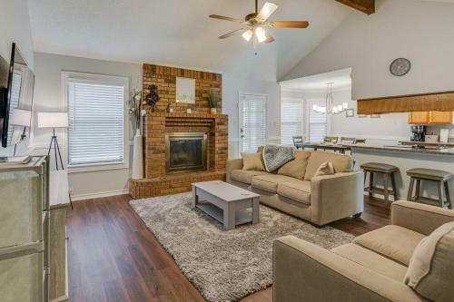 Home On The Prairie A Cheerful 3br 2bt W Big Yard