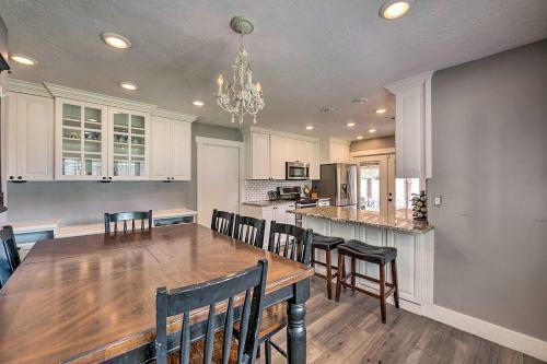 Chic Cottonwood Heights Home Family Friendly