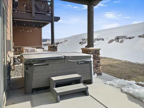 Black Rock Ridge Home