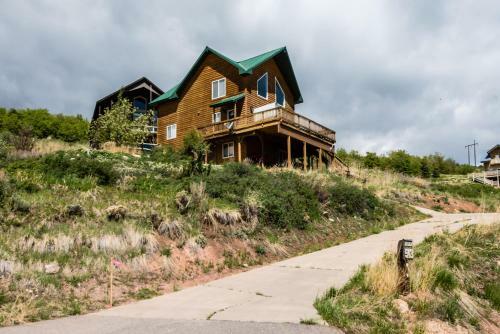 Kat's Kabin - Amazing Views And Accommodations!