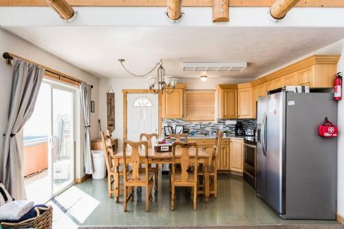 Kat's Kabin - Amazing Views And Accommodations!