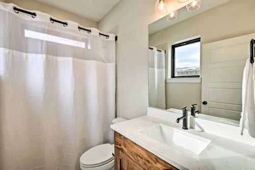 Newly-built Lakeside Gem With Community Perks!