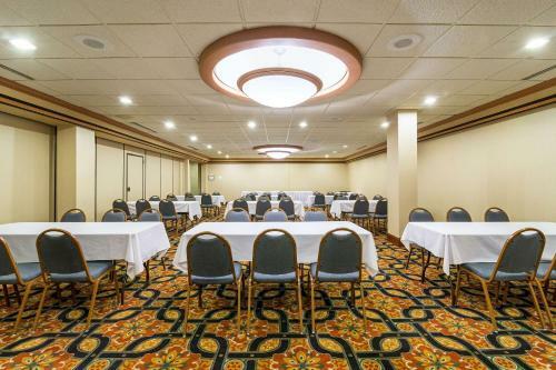 Hotel Holiday Inn Riverside Minot