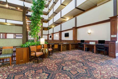 Hotel Holiday Inn Riverside Minot