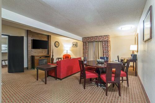 Hotel Holiday Inn Riverside Minot