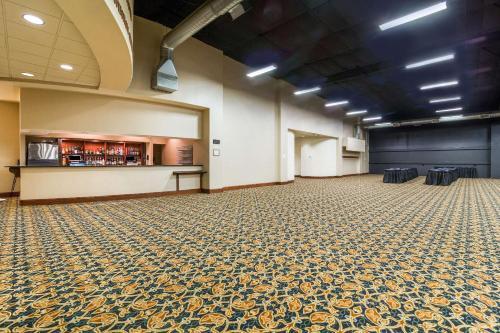 Hotel Holiday Inn Riverside Minot