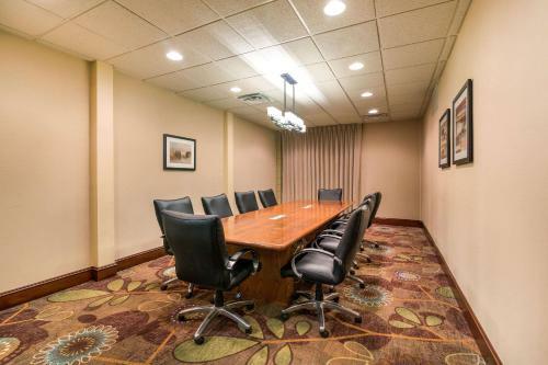 Hotel Holiday Inn Riverside Minot