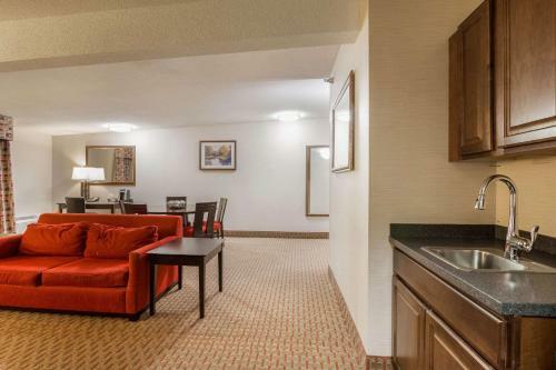 Hotel Holiday Inn Riverside Minot