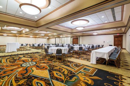 Hotel Holiday Inn Riverside Minot