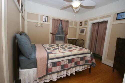 Bed & Breakfast Spruce Lodge Llc