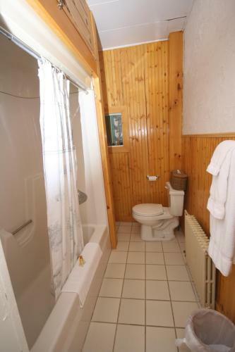 Bed & Breakfast Spruce Lodge Llc