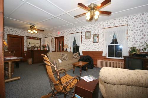 Bed & Breakfast Spruce Lodge Llc