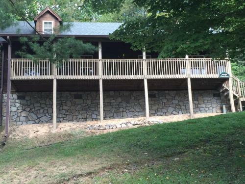 Highland Hills Motel & Cabins