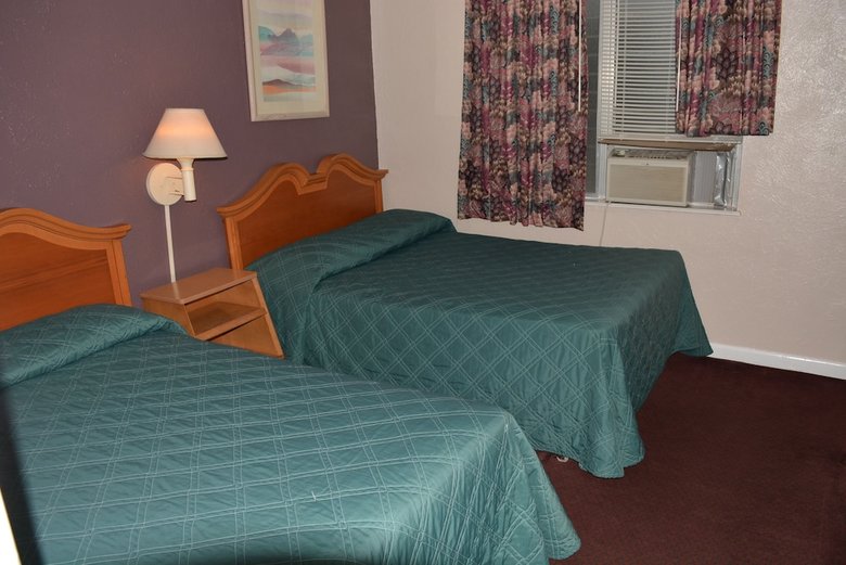 Royal Court Motel