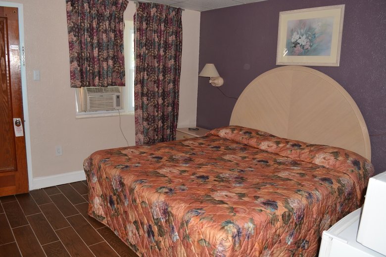 Royal Court Motel
