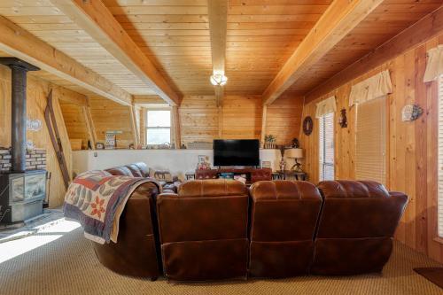 Cozy Woodland Cabin