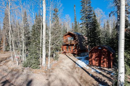 Cozy Woodland Cabin