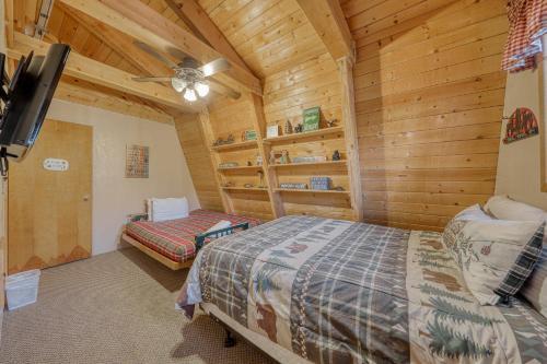 Cozy Woodland Cabin