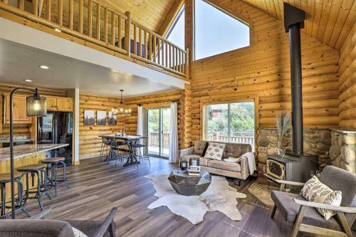Beautiful Oakley Cabin With Private Hot Tub And Views!
