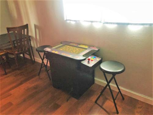Huge Fully Updated 7-bedroom Home In Millcreek