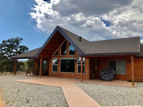 Skyfall Cabin. Stunning Views, Hot Tub, Minutes From Zion