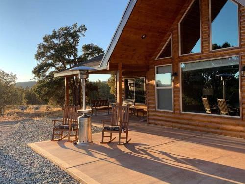 Skyfall Cabin. Stunning Views, Hot Tub, Minutes From Zion