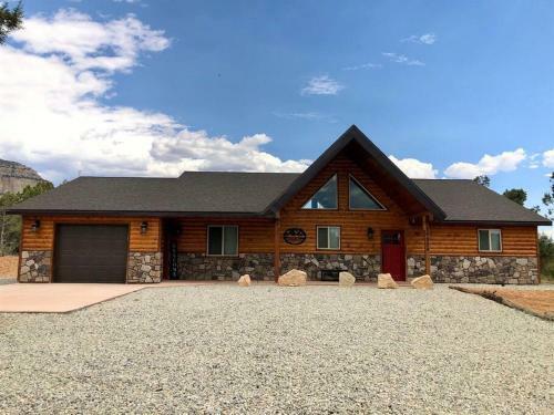 Skyfall Cabin. Stunning Views, Hot Tub, Minutes From Zion