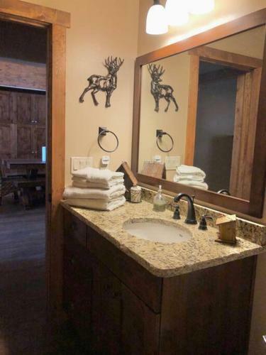 Skyfall Cabin. Stunning Views, Hot Tub, Minutes From Zion
