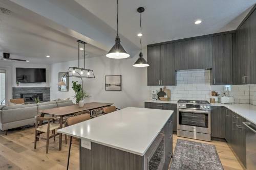 Chic And Sunny Provo Townhome With Rooftop Deck!