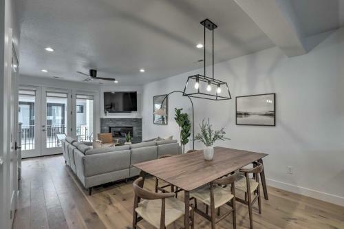 Chic And Sunny Provo Townhome With Rooftop Deck!