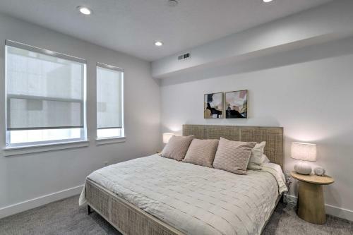 Chic And Sunny Provo Townhome With Rooftop Deck!