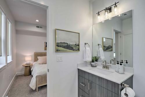Chic And Sunny Provo Townhome With Rooftop Deck!