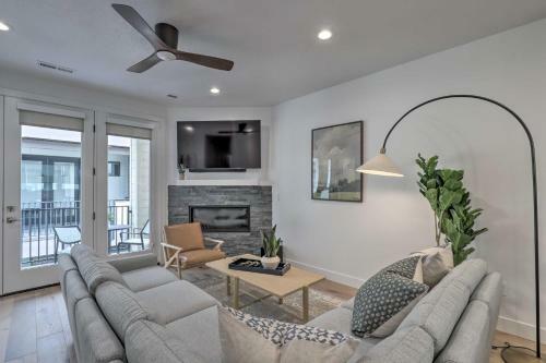 Chic And Sunny Provo Townhome With Rooftop Deck!