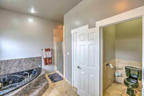 Elegant Smithfield Home With Backyard - 6 Mi To Usu!