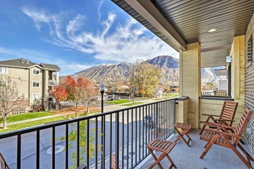 Apartamento Modern And Walkable Escape With Rooftop Mtn Views